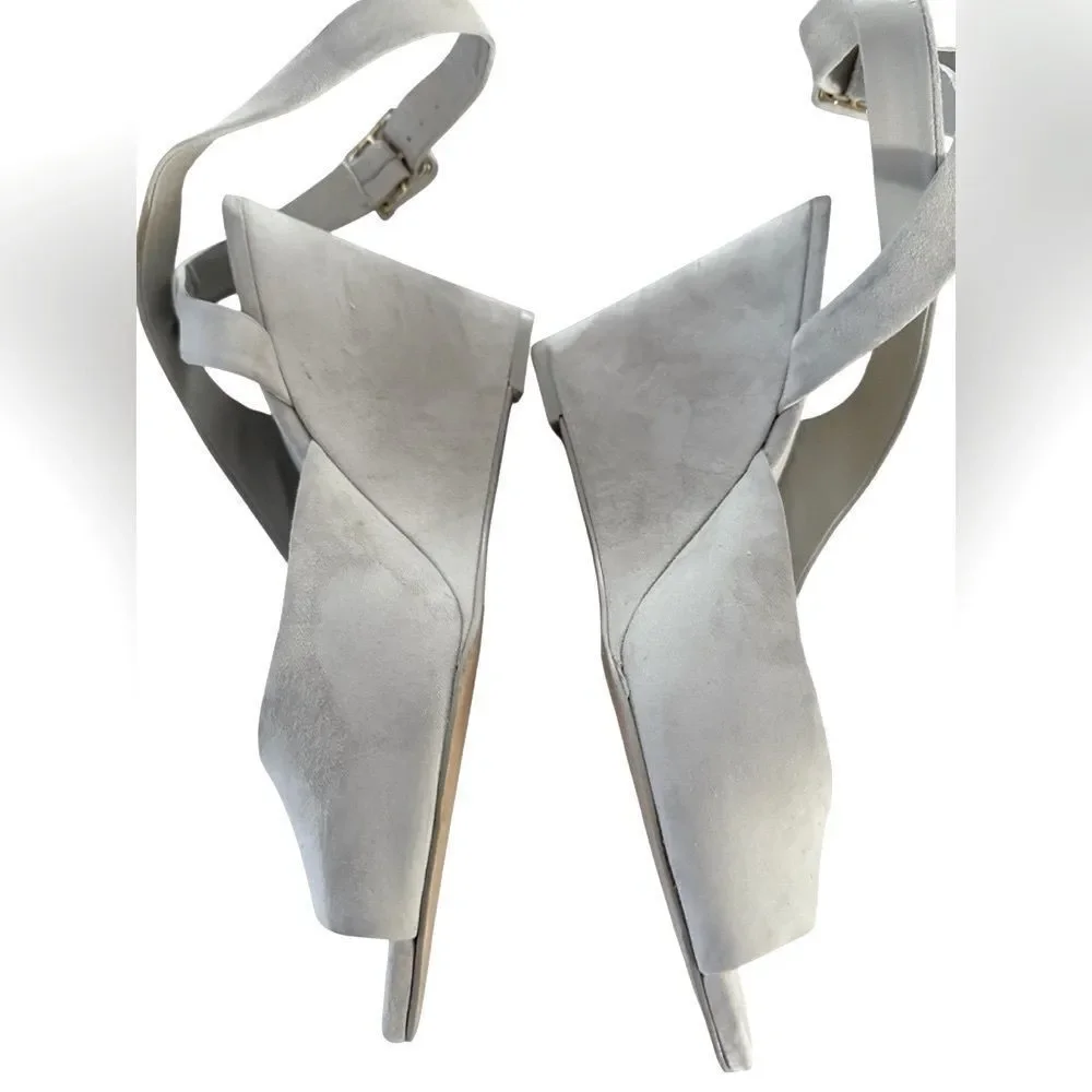 NWT Larroude Denna Wedges in Mushroom Grey